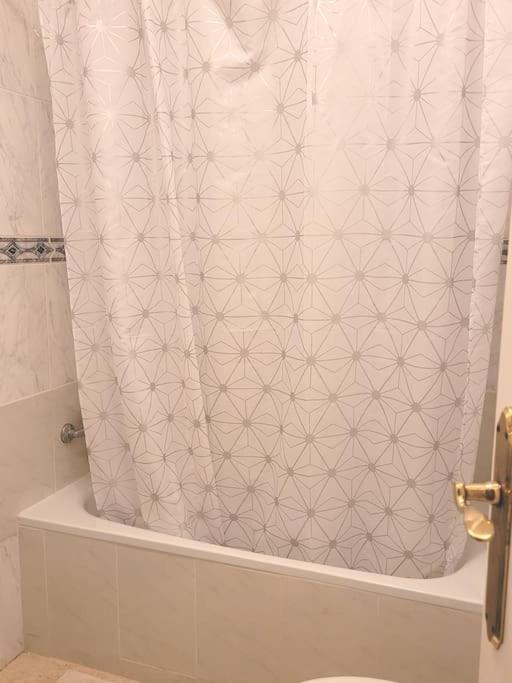 Nice Holidays Apartment In Torreveja, 또레비에하 외부 사진
